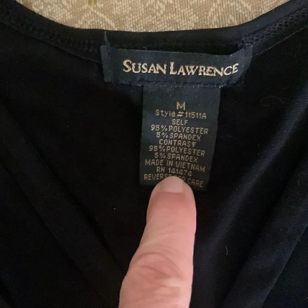 𝅺***** 5 for $25 Susan Lawrence Sleeveless Top with Cutouts
